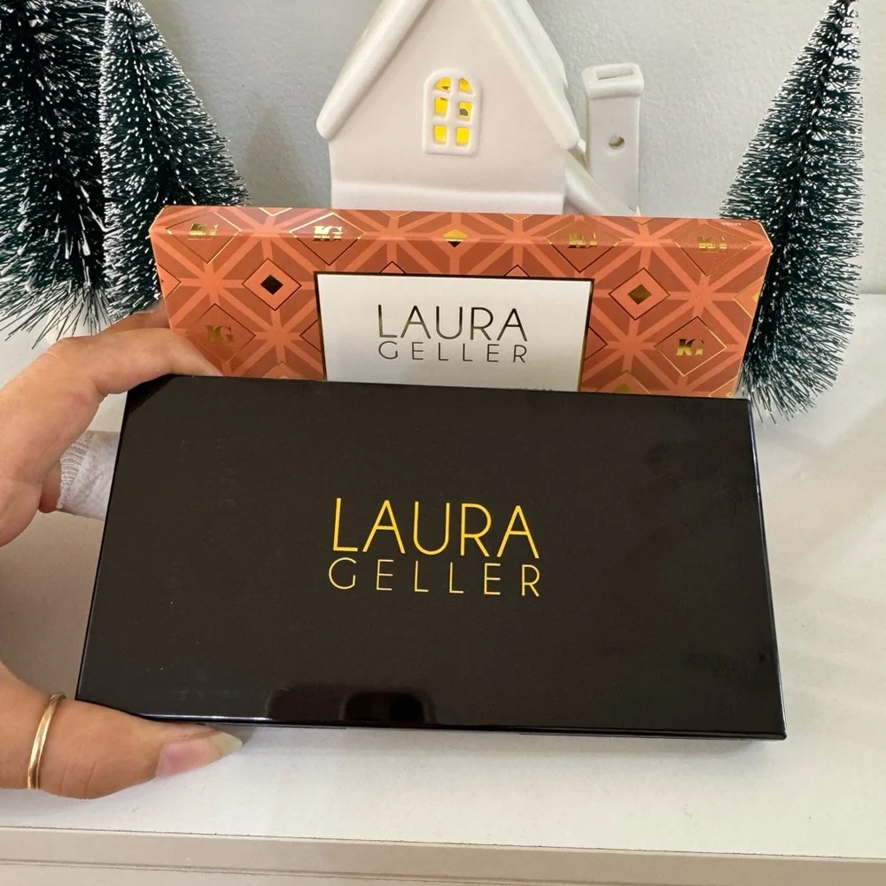 Laura Geller THE CASUAL COLLECTION - GOLD STANDARD - 15 Multi-Finish Eyeshadows